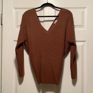 Mauve/ dusty rose twist back sweater. Size M/L